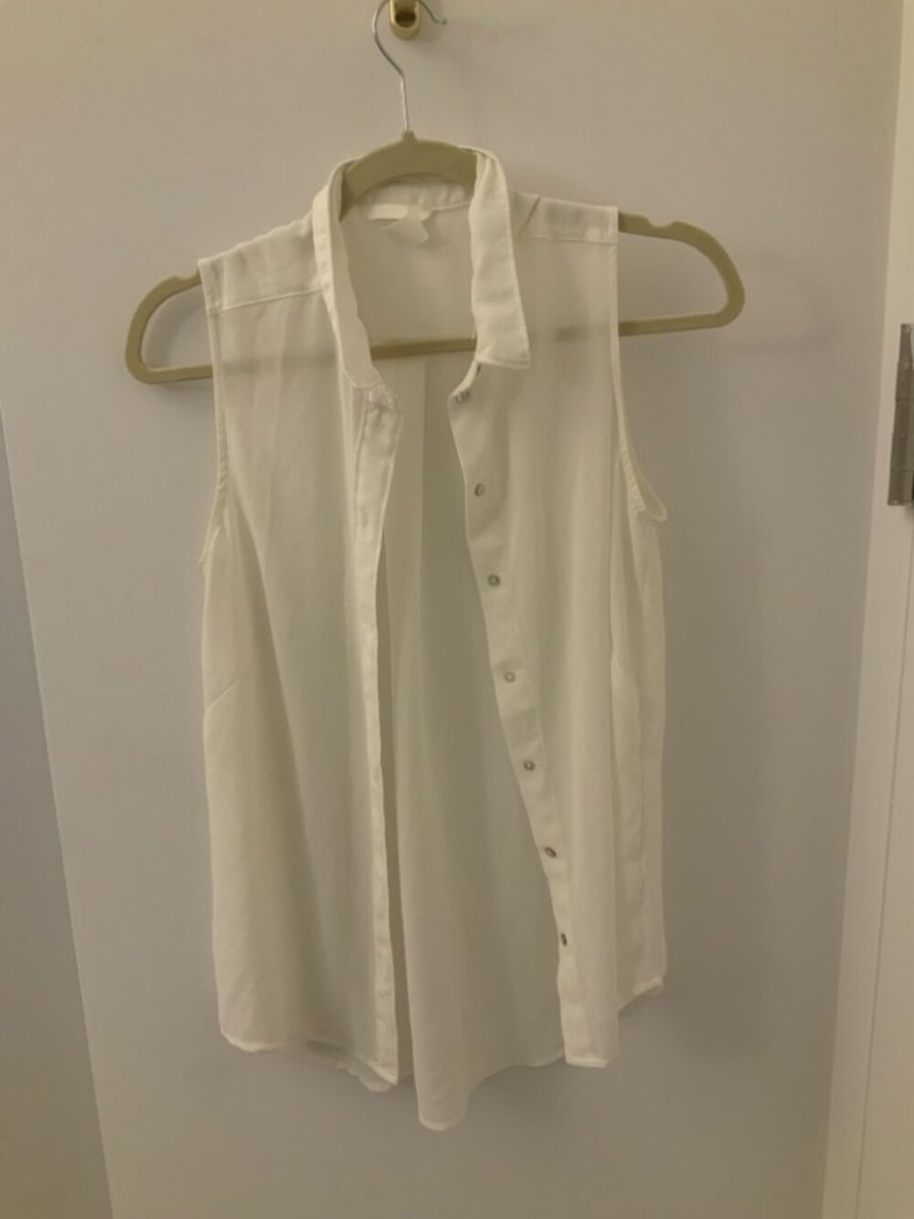 H&M White Sleeveless Button-Down Blouse Size 4